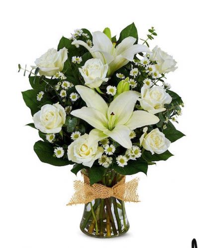 <p>Express your feelings for loved ones with the Winter Love bouquet. Brilliant white roses, monte casino, and Asiatic lilies are hand-arranged in a clear glass gathering vase. Topped off with a decorative ribbon, this bouquet will perfectly convey your heart to your recipient.</p>