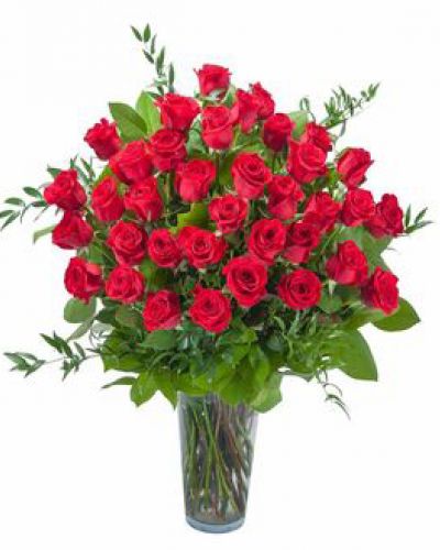 <p>What's more classic than a bouquet of red roses? This impressive arrangement will fill your love's home and heart with grace and beauty.</p>